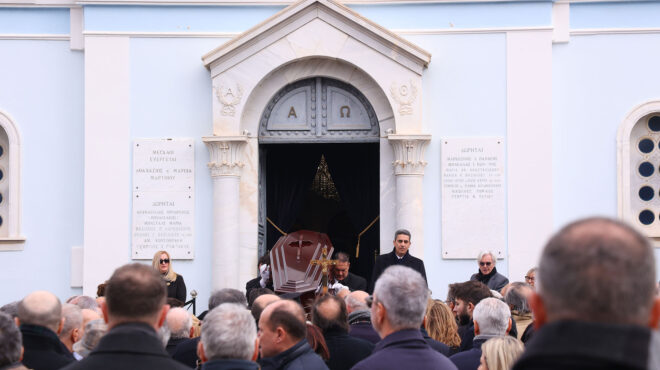 νίκος-στασινόπουλος-πλήθος-κόσμου-στ-564031453