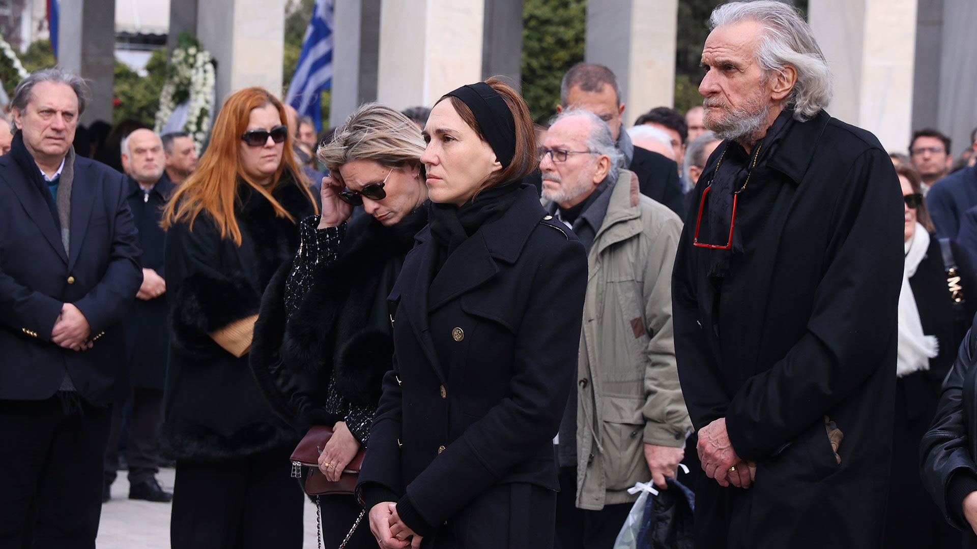 Νίκος Στασινόπουλος: Πλήθος κόσμου στο «ύστατο χαίρε» στο Α΄ Νεκροταφείο-5