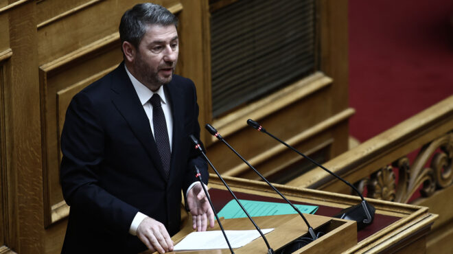 ν-ανδρουλάκης-στο-στόχαστρο-ο-γ-φλωρί-564043768