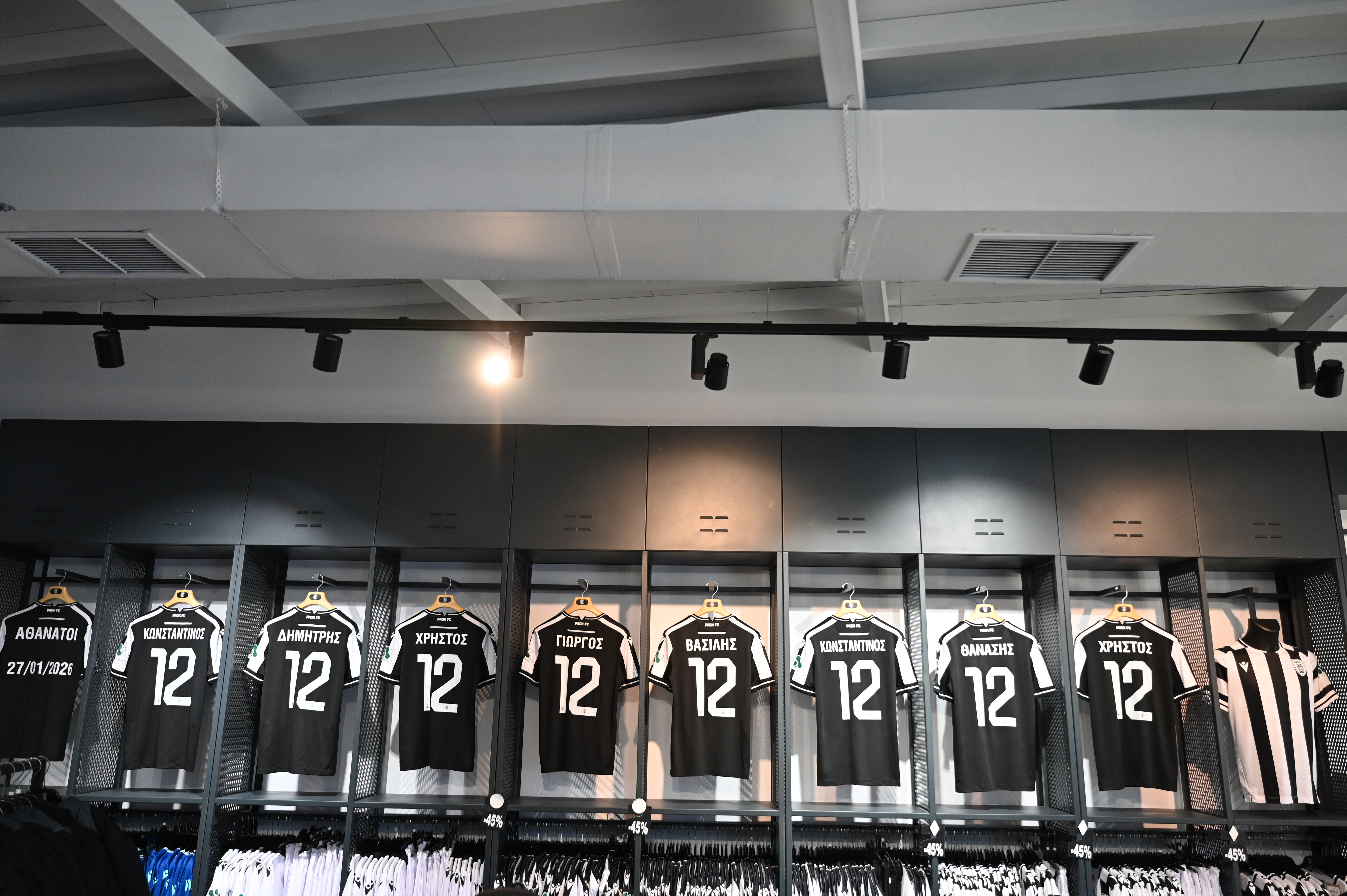 «Αθάνατοι»: Φανέλες με τα ονόματα των αδικοχαμένων οπαδών στην μπουτίκ του ΠΑΟΚ-2