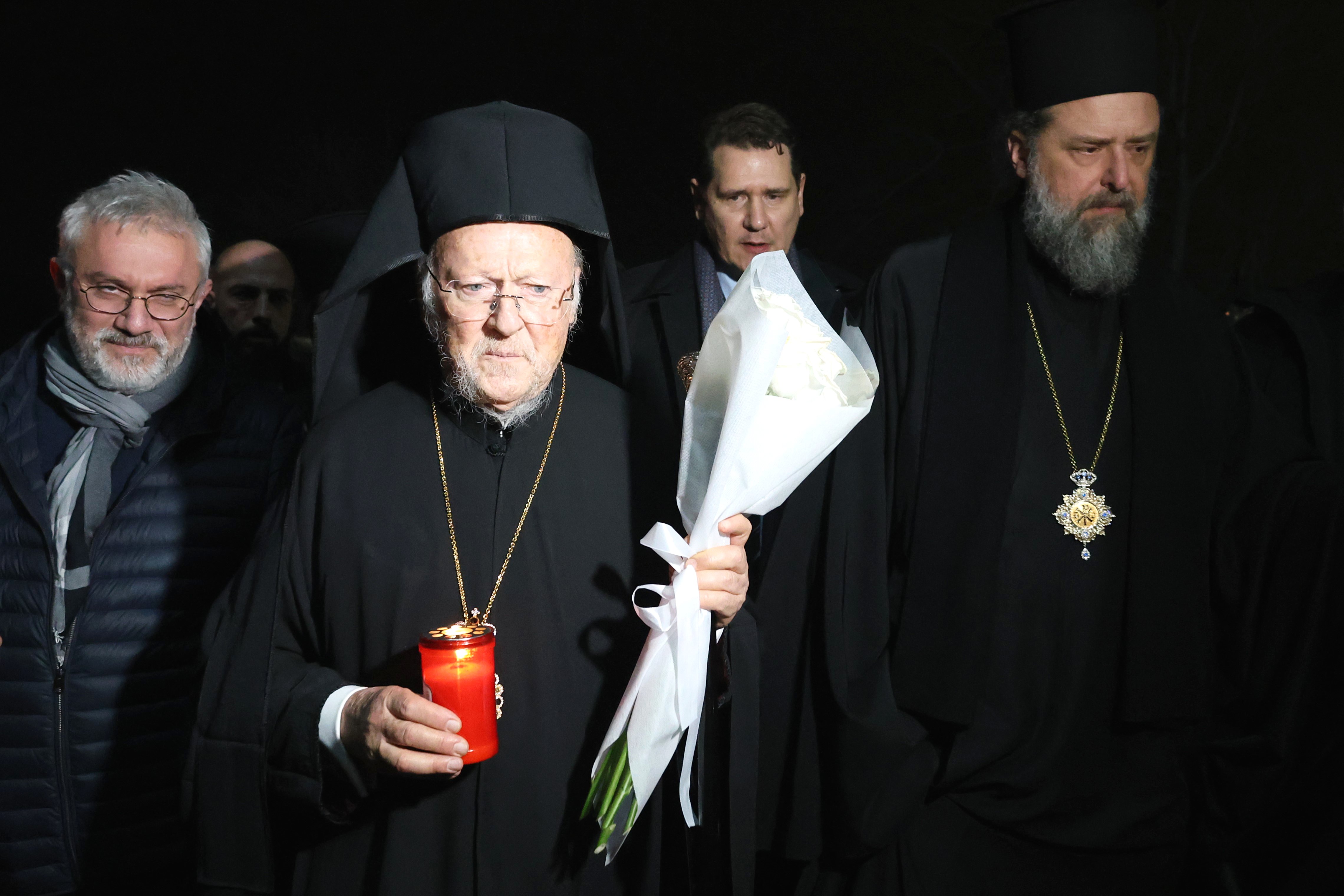 Στην Τούμπα ο Πατριάρχης Βαρθολομαίος: Αφησε λουλούδια στη μνήμη των νεκρών φιλάθλων του ΠΑΟΚ-1