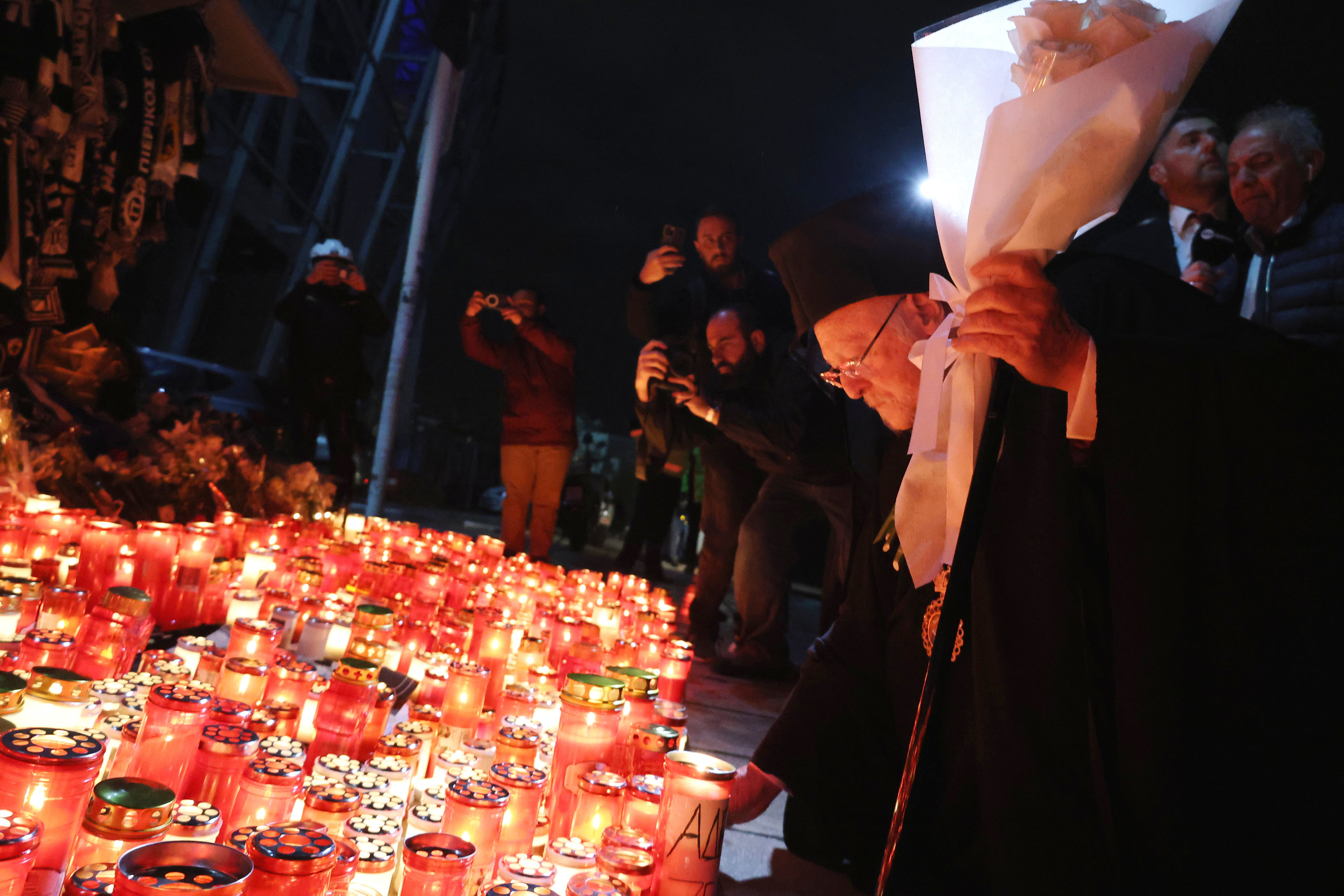 Στην Τούμπα ο Πατριάρχης Βαρθολομαίος: Αφησε λουλούδια στη μνήμη των νεκρών φιλάθλων του ΠΑΟΚ-2