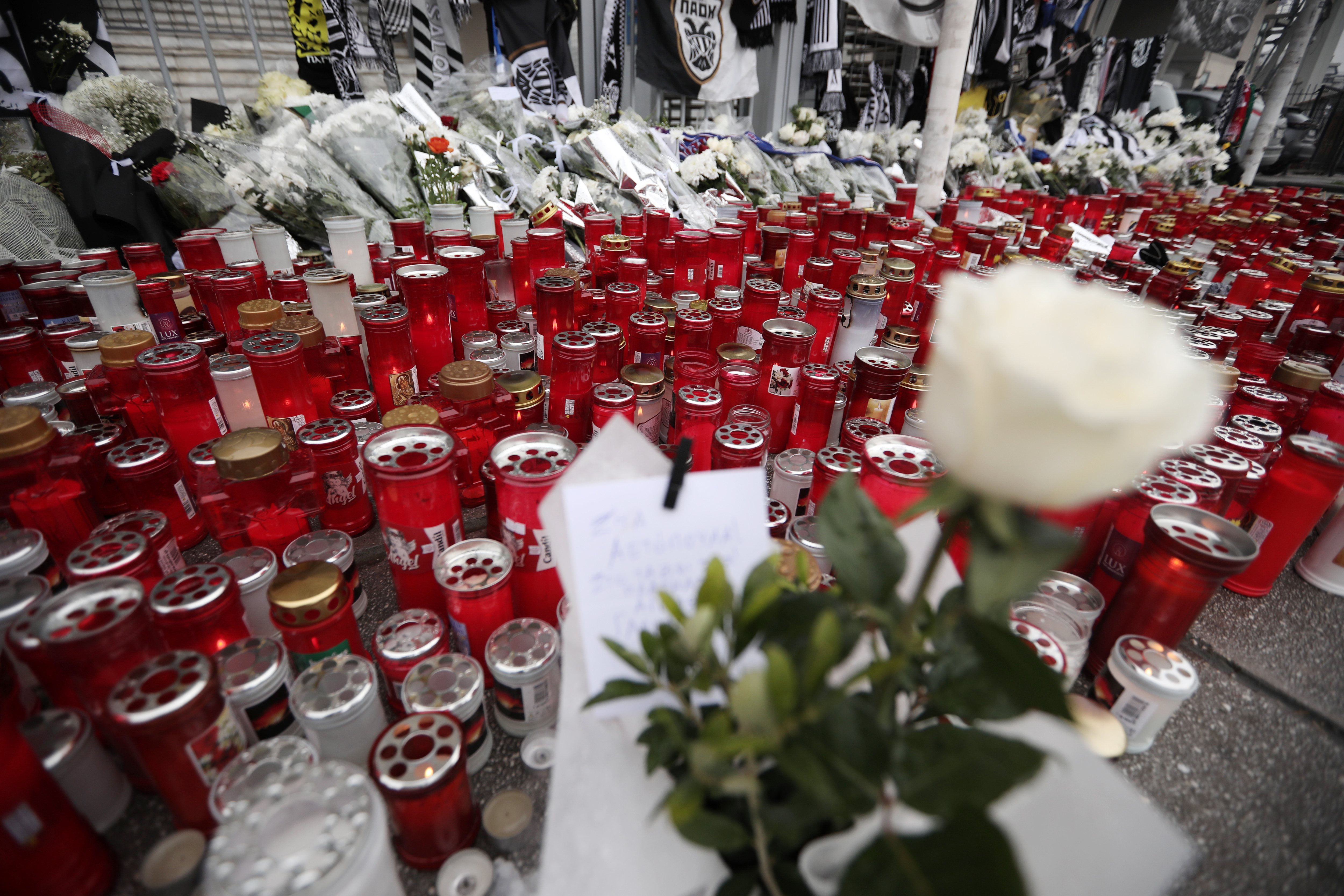 Στη Θεσσαλονίκη οι σοροί των επτά οπαδών του ΠΑΟΚ-9