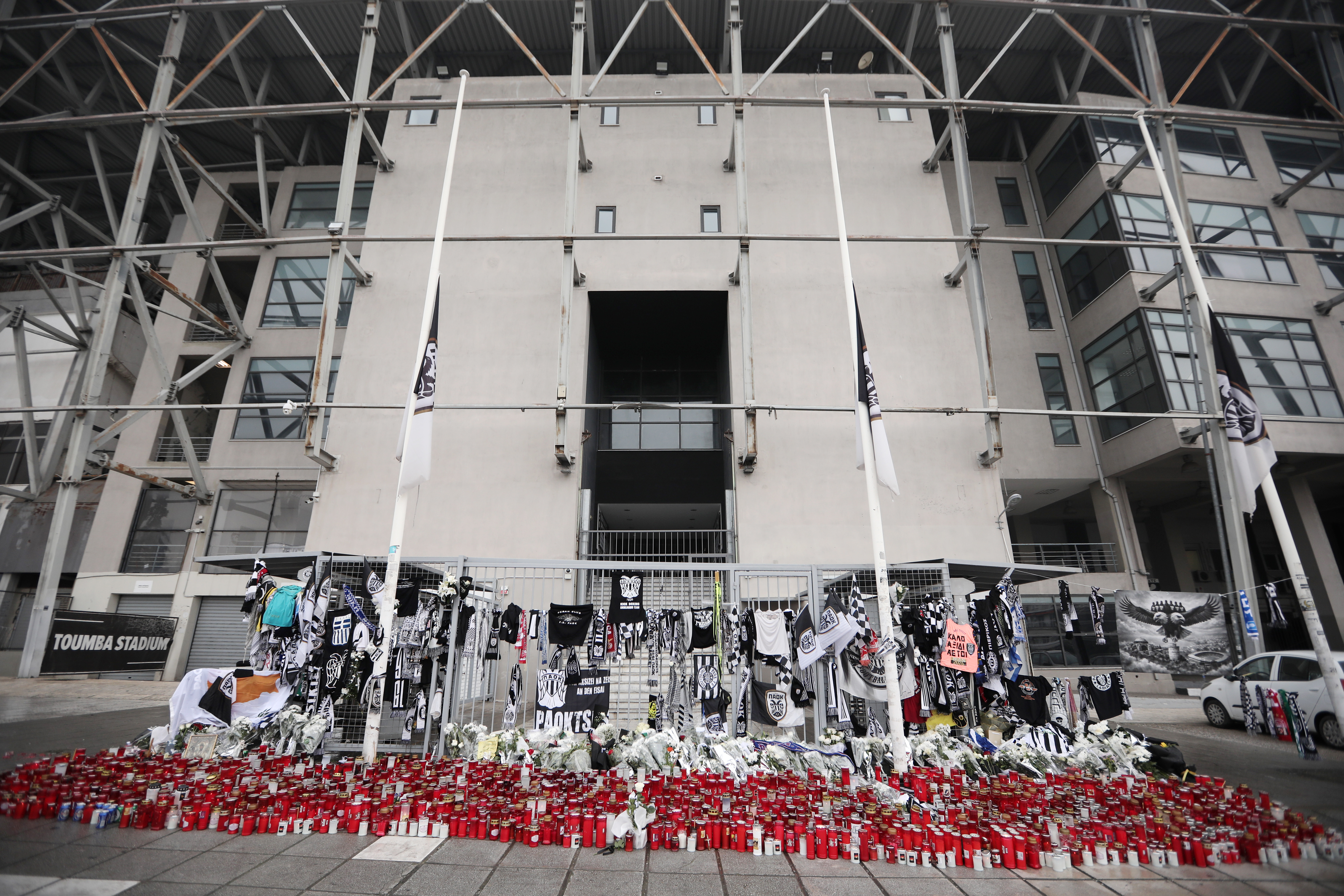 Στη Θεσσαλονίκη οι σοροί των επτά οπαδών του ΠΑΟΚ-6