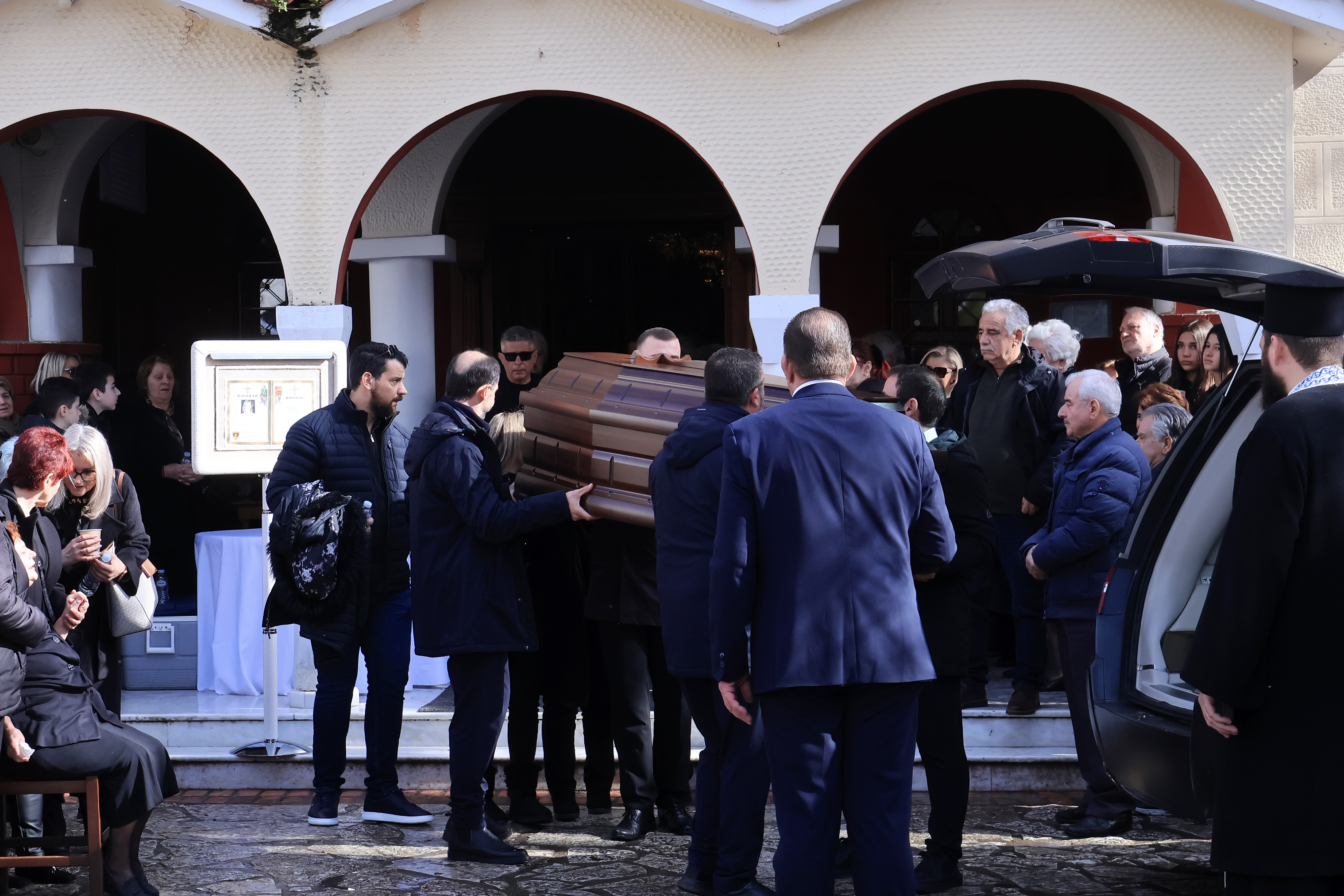 Τρίκαλα: Τελευταίο αντίο στη 45χρονη Ελένη που σκοτώθηκε στο εργοστάσιο «Βιολάντα»-2