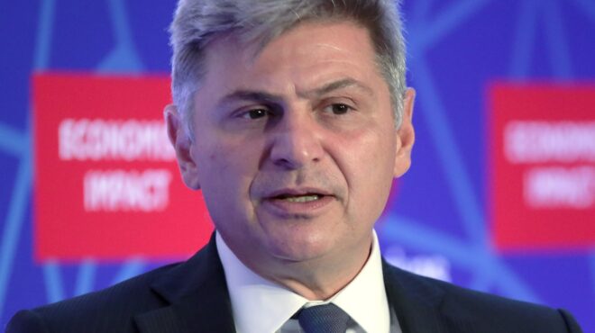 νικόλας-φαραντούρης-αέρας-564012208