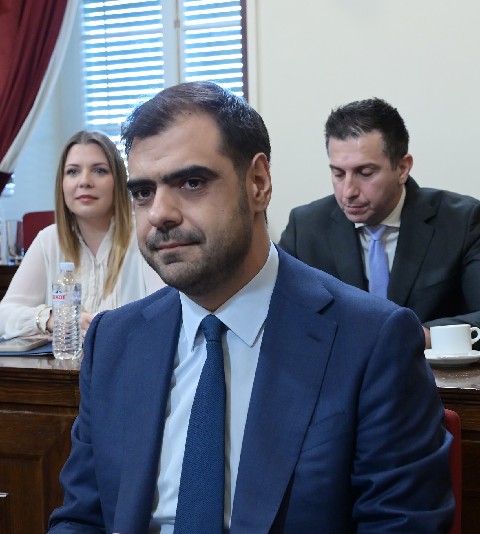 Εντός και Εκτός: Η διαχείριση Καρυστιανού από την κυβέρνηση-1