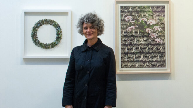 aντιθετικά-ζεύγη-εκθεσιακή-επιστροφή-564017932