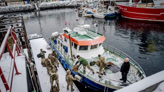 η-κ-στη-γροιλανδία-συγκρατημένη-αισ-564030073