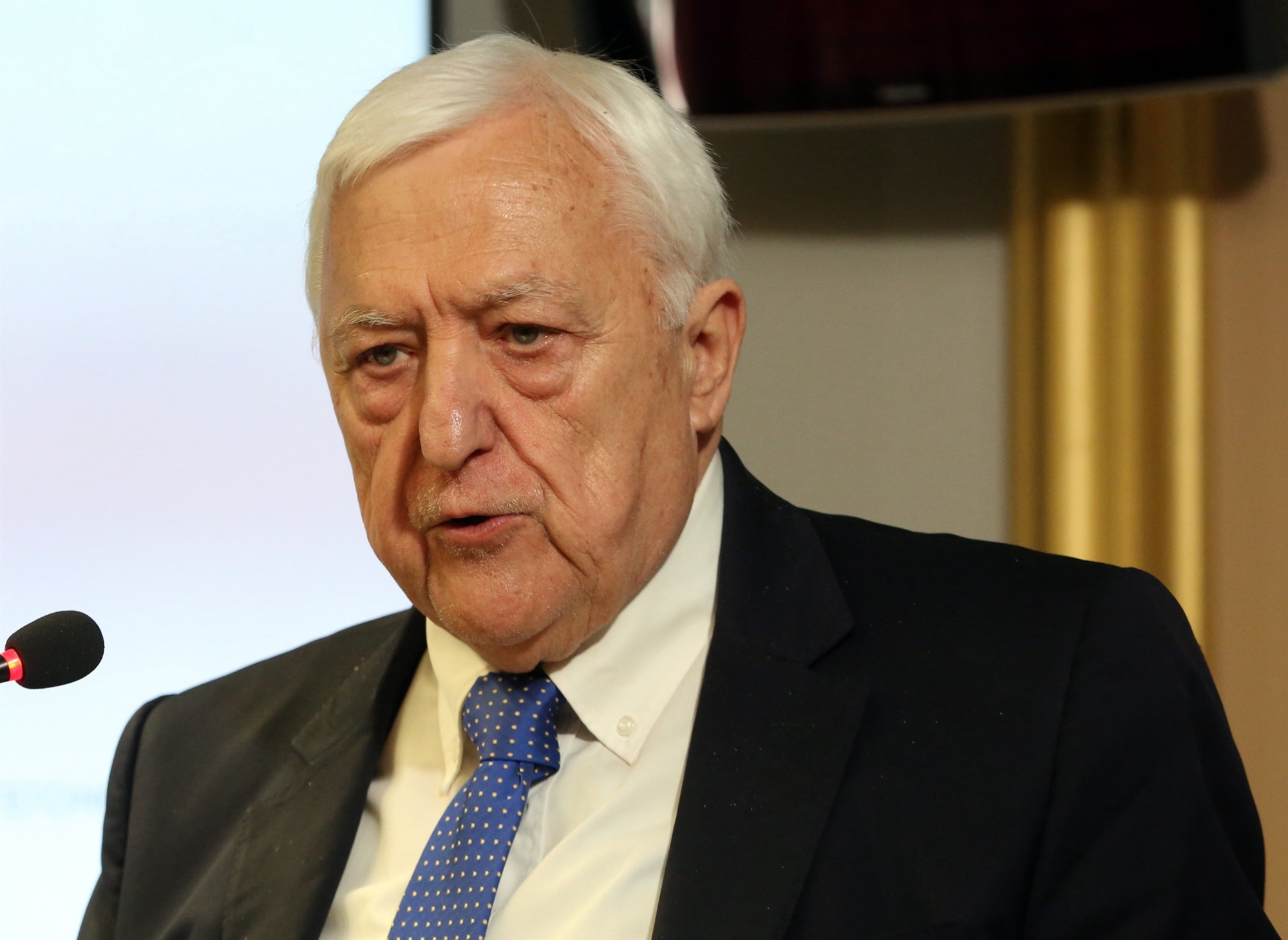 Εντός και Εκτός: «Οποιος έχει στοιχεία να τα καταθέσει»-1