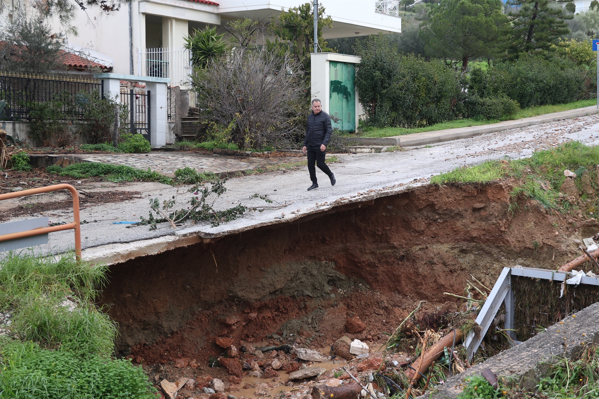Γλυφάδα-Βούλα: Τα «αφανή» ρέματα έκαναν την εμφάνισή τους-2