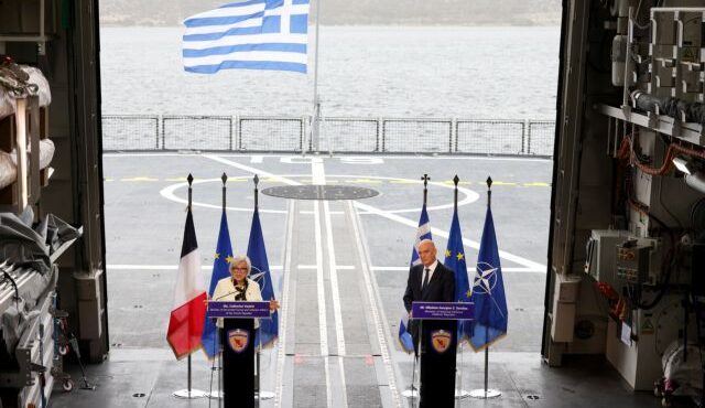 τα-αγκάθια-πριν-από-το-ραντεβού-564053269