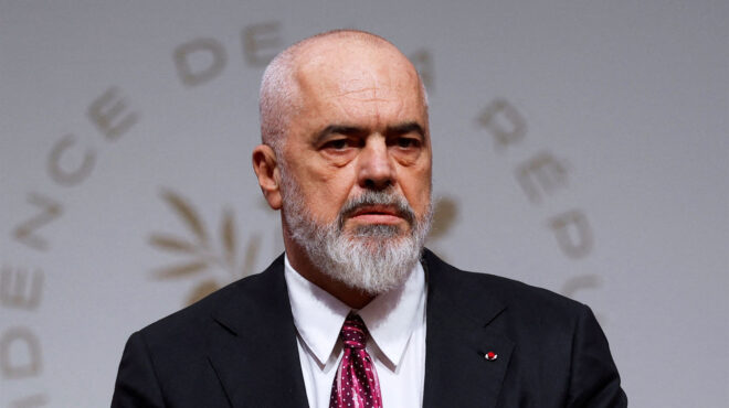 εντός-και-εκτός-αναδίπλωση-ράμα-μετά-τ-564027325