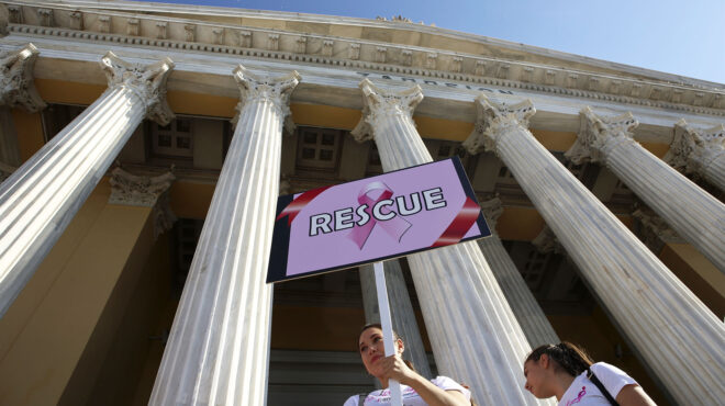 μια-μάχη-με-παράπλευρες-απώλειες-564033370