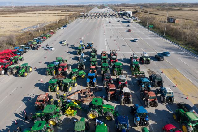 αγρότες-δύσβατη-ευθεία-μαξίμου-μαλ-564004423