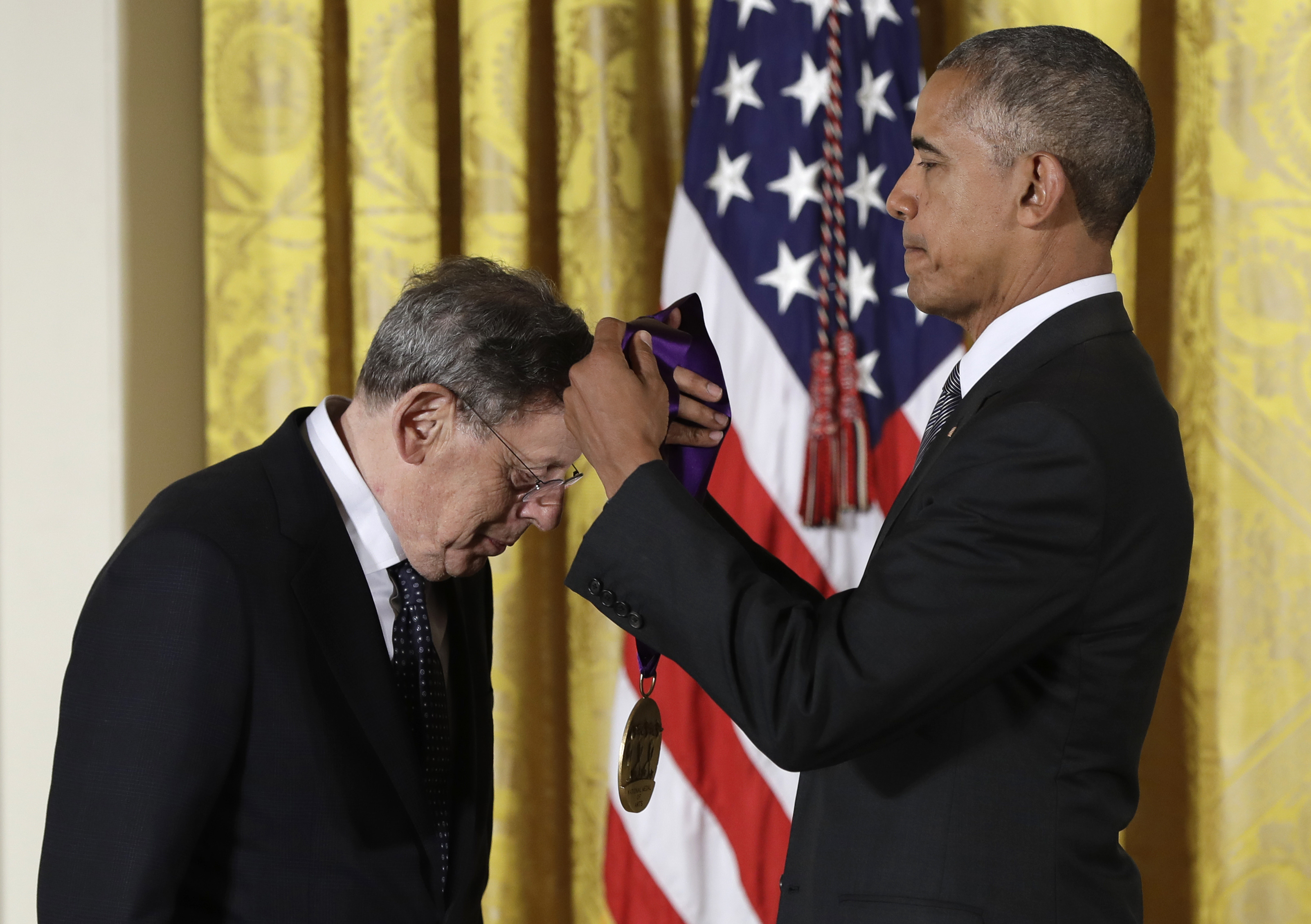 Ο Φίλιπ Γκλας απέσυρε τη συμφωνία του από το Κέντρο Κένεντι – «Οι αξίες μας σε σύγκρουση»-1