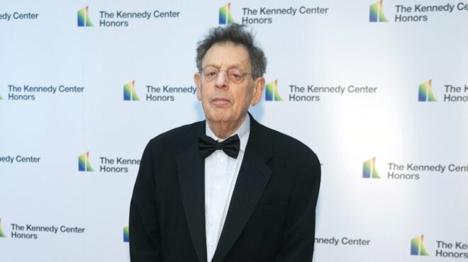 φίλιπ-γκλας-το-όχι-στο-κέντρο-κένεντ-564047164