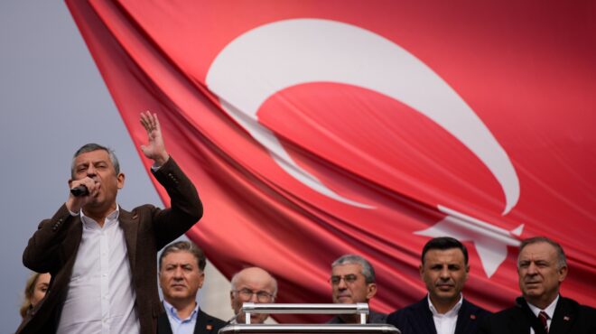 οζέλ-για-ερντογάν-κάνει-παζάρια-με-το-564011041