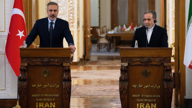 μέση-ανατολή-επικοινωνία-φιντάν-αρ-564047287