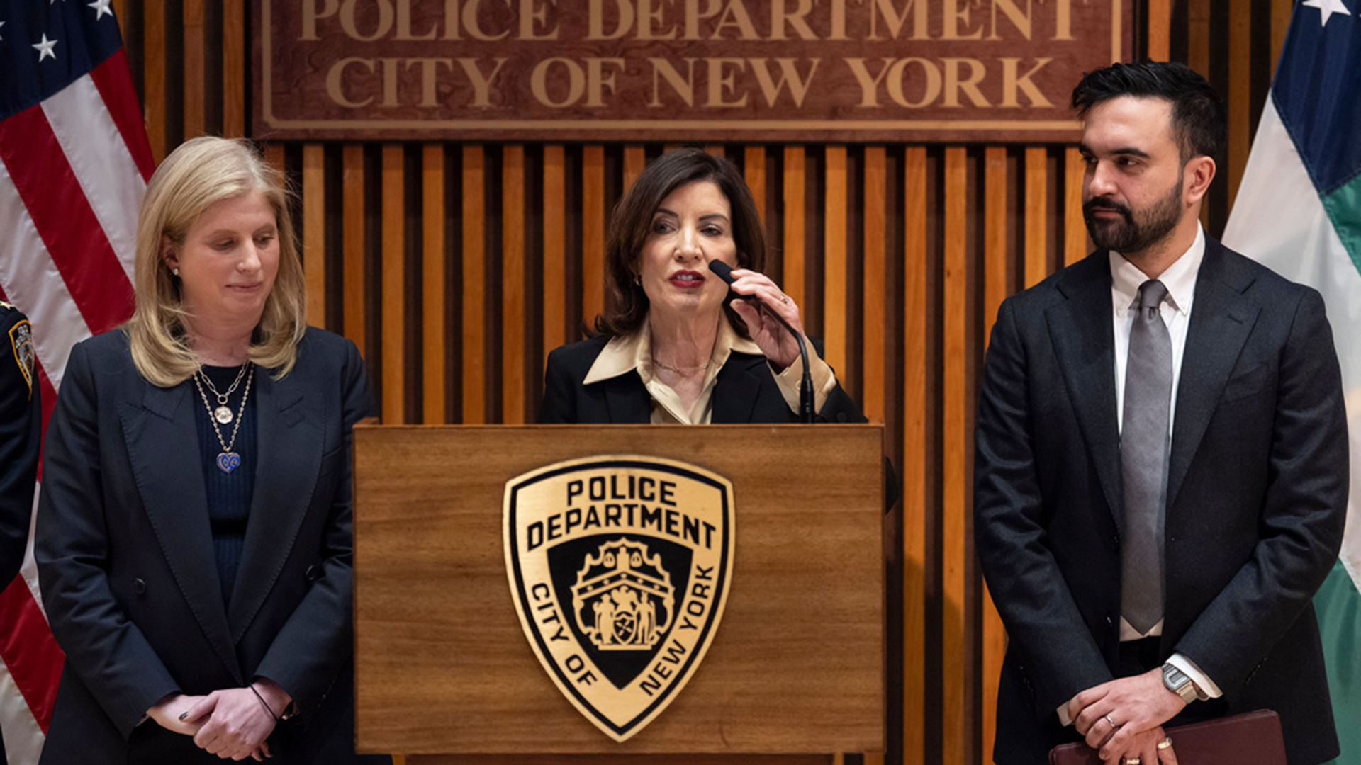 Ο σοσιαλιστής και η δισεκατομμυριούχος-1