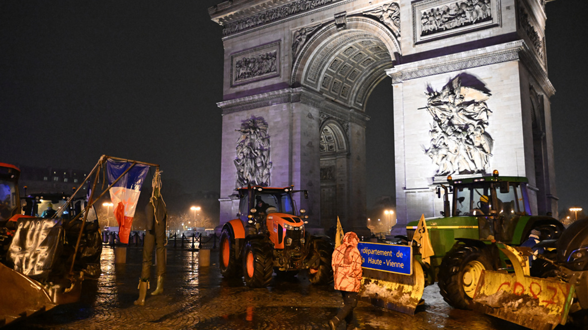 Γαλλία: Στο Παρίσι έφτασαν αγρότες διαδηλωτές-1