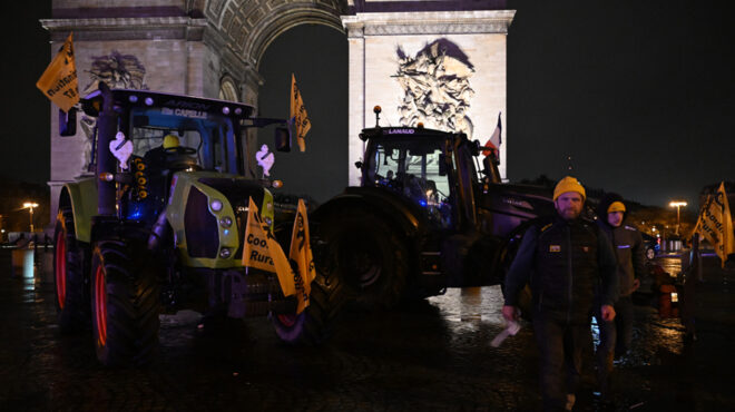 γαλλία-στο-παρίσι-έφτασαν-αγρότες-δια-564010555