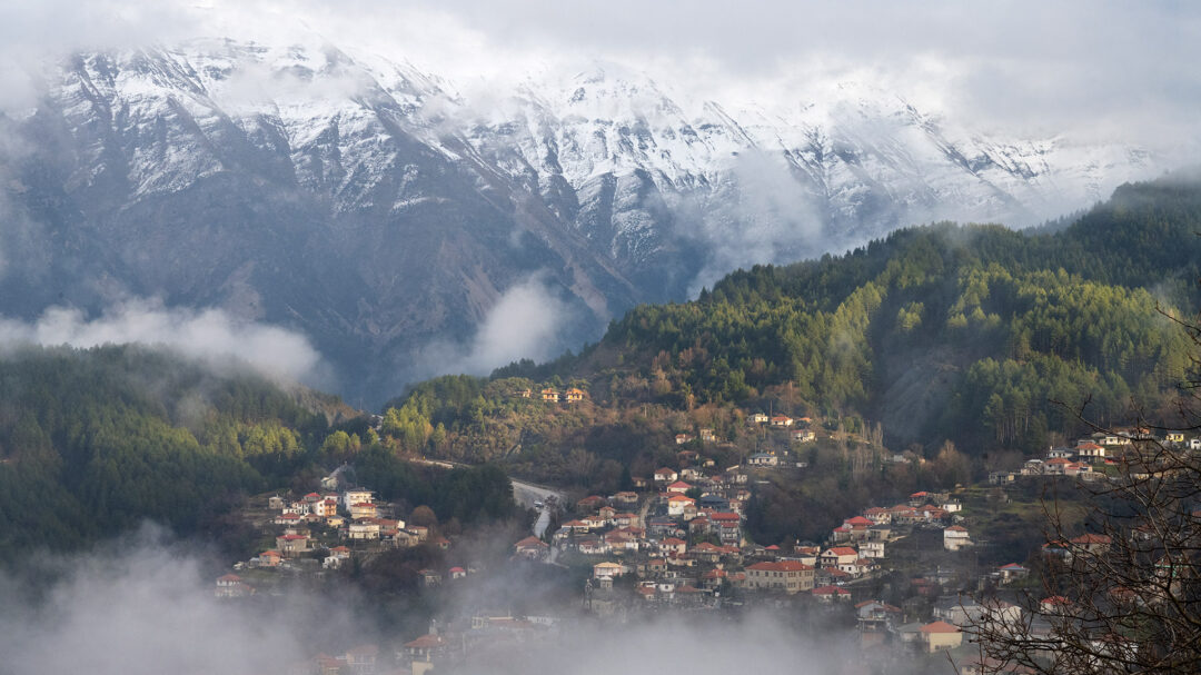 περπατώντας-στα-χειμερινά-τζουμέρκα-564018868