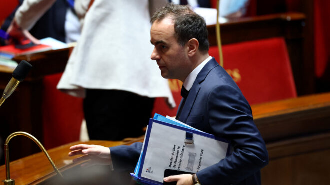 γαλλία-ο-λεκορνί-προσέφυγε-στο-σύνταγ-564031975