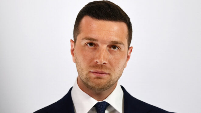 μπαρντελά-η-υποταγή-της-ευρώπης-στον-τ-564032146