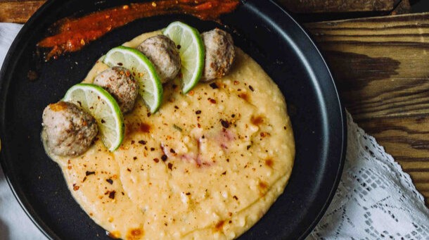 κεφτέδες-μακάλο-με-λίγη-ντομάτα-από-τη-564008599