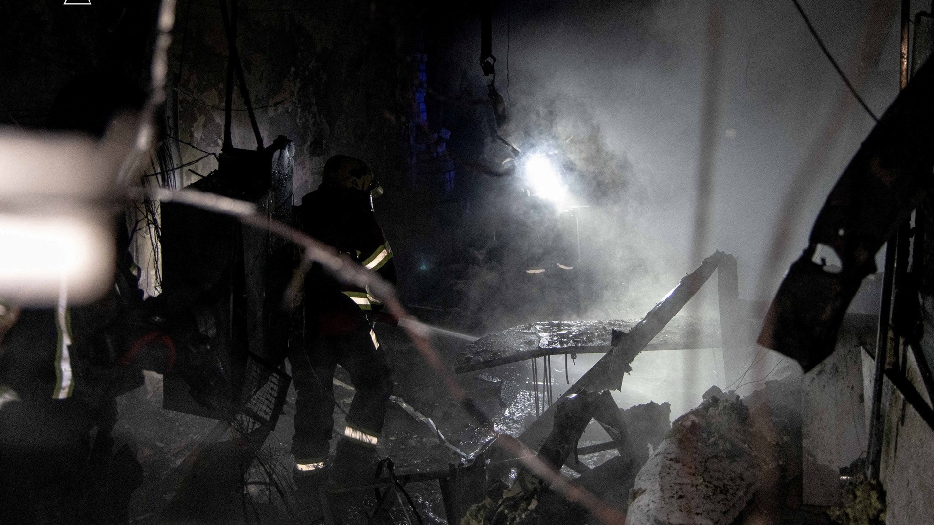 Δεν πιστεύει ο Τραμπ τα περί βομβαρδισμού της οικίας Πούτιν – Δύο άμαχοι νεκροί στο Κίεβο-1