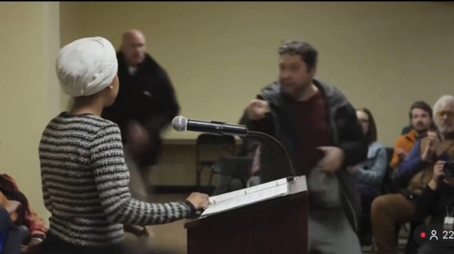 μινεάπολη-ανδρας-εκτόξευσε-μικροποσ-564046762