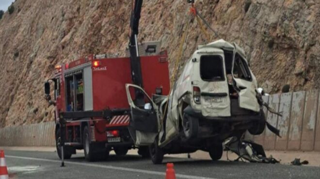 μέγαρα-σφοδρή-σύγκρουση-δύο-φορτηγών-564025222