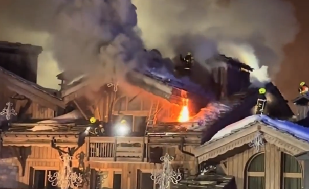 γαλλία-πυρκαγιά-σε-πολυτελές-ξενοδοχ-564046933