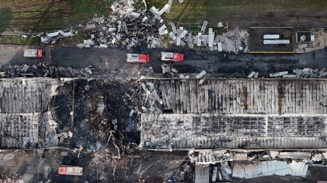 πυροσβεστική-για-το-εργοστάσιο-βιολ-564047332