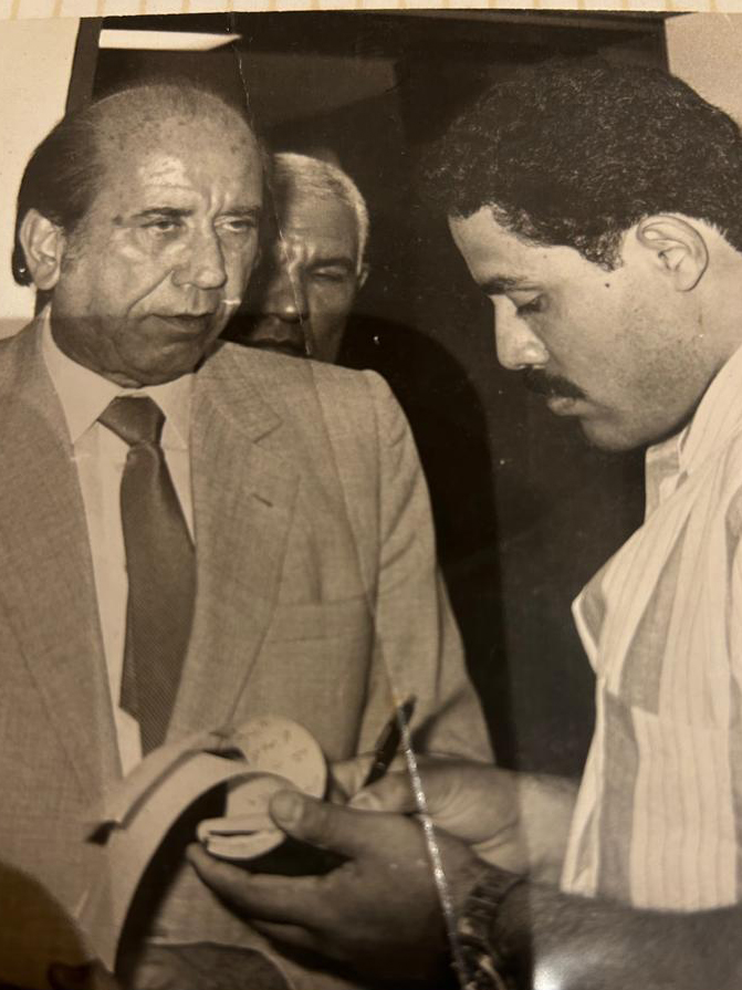 Συμμαθητής του Μαδούρο, υπουργός του Τσάβες, επικριτής του καθεστώτος-2