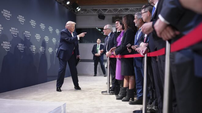 τραμπ-παζάρια-και-απειλές-για-γροιλαν-564034573