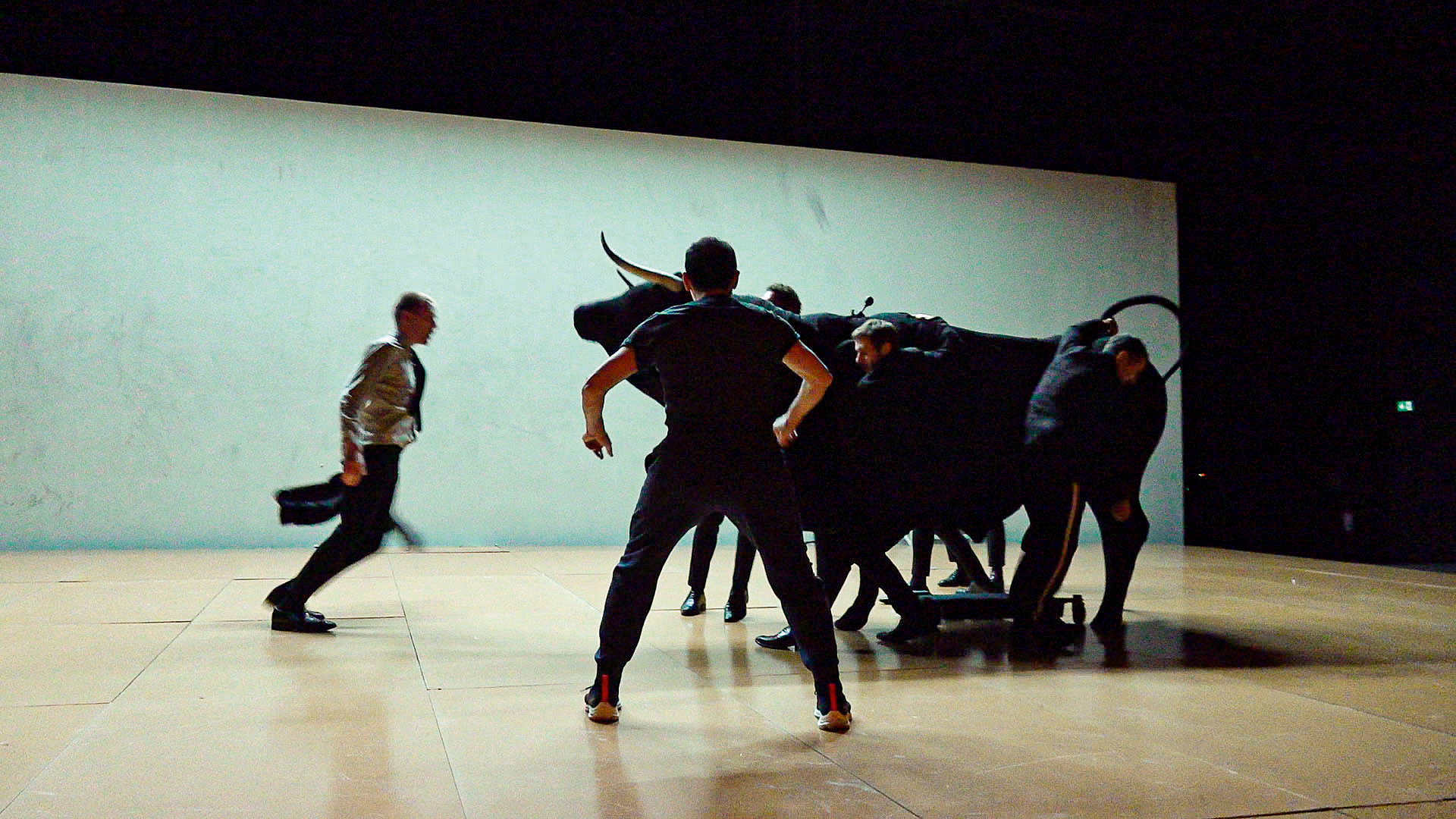 «Ξέρεις κανέναν να μην έχει ταλαιπωρηθεί και να είναι άνθρωπος;»-1