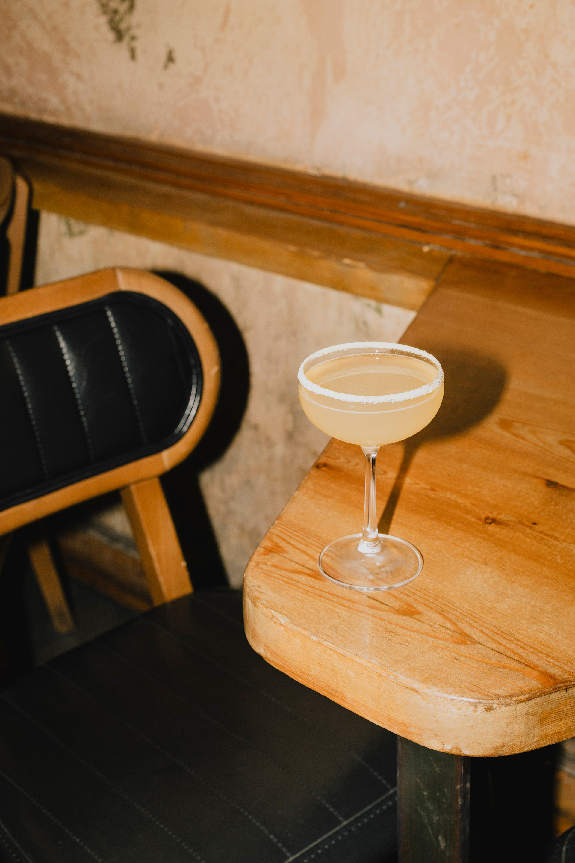 Τι συμβαίνει σήμερα με τα μπαρ στην Αθήνα; Ανάμεσα στις τάσεις και την πραγματικότητα-1