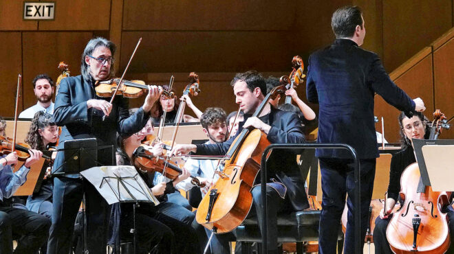 νεανικός-παλμός-και-εμπειρία-ετών-564027829