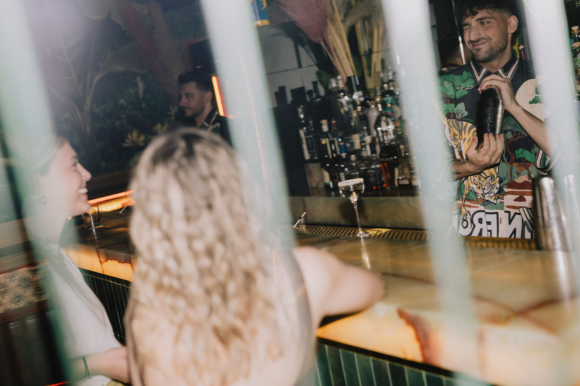 Τι συμβαίνει σήμερα με τα μπαρ στην Αθήνα; Ανάμεσα στις τάσεις και την πραγματικότητα-2