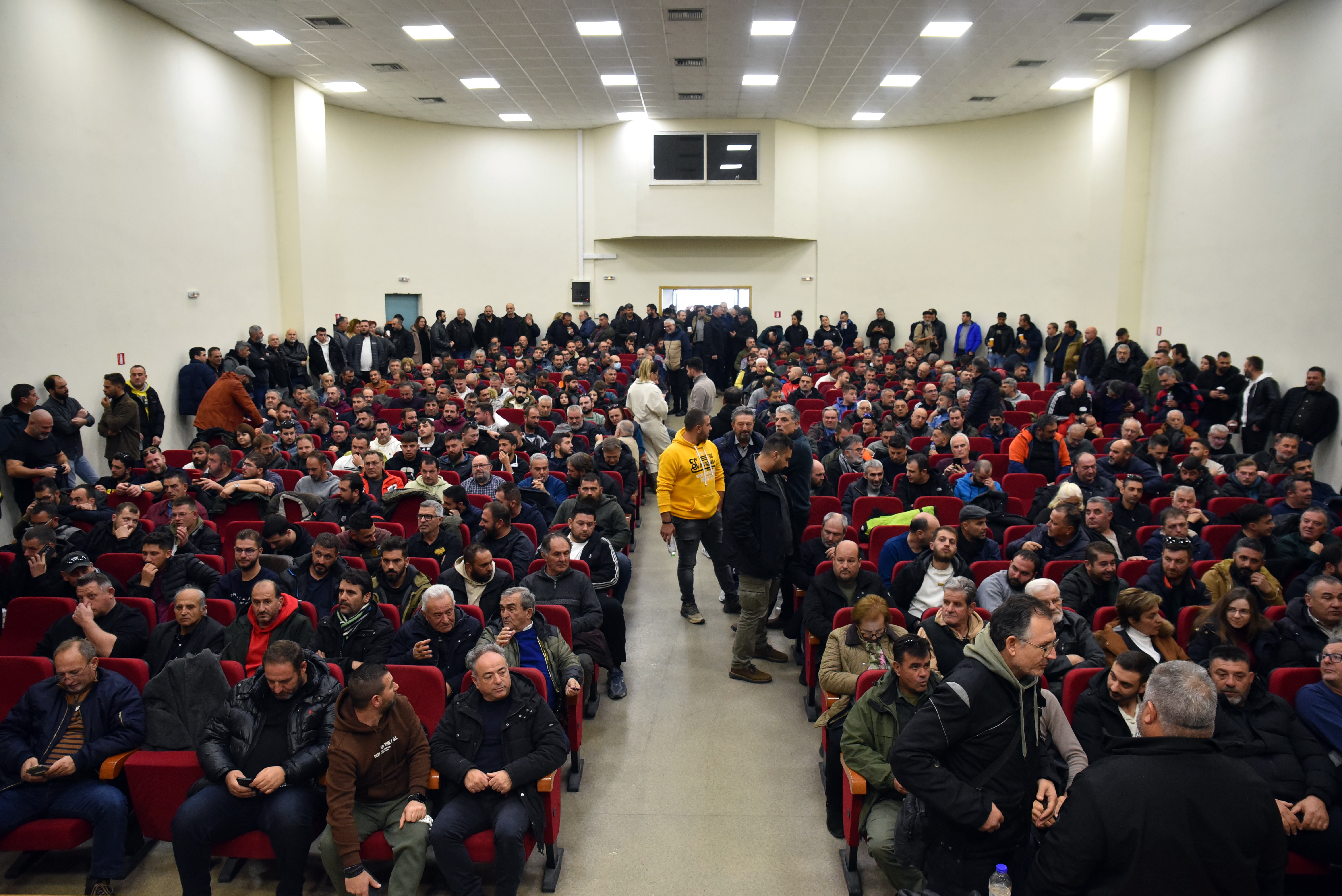 Αγρότες: Πανελλαδική σύσκεψη στη Νίκαια – Ωρα αποφάσεων για τη συνάντηση στο Μαξίμου-2