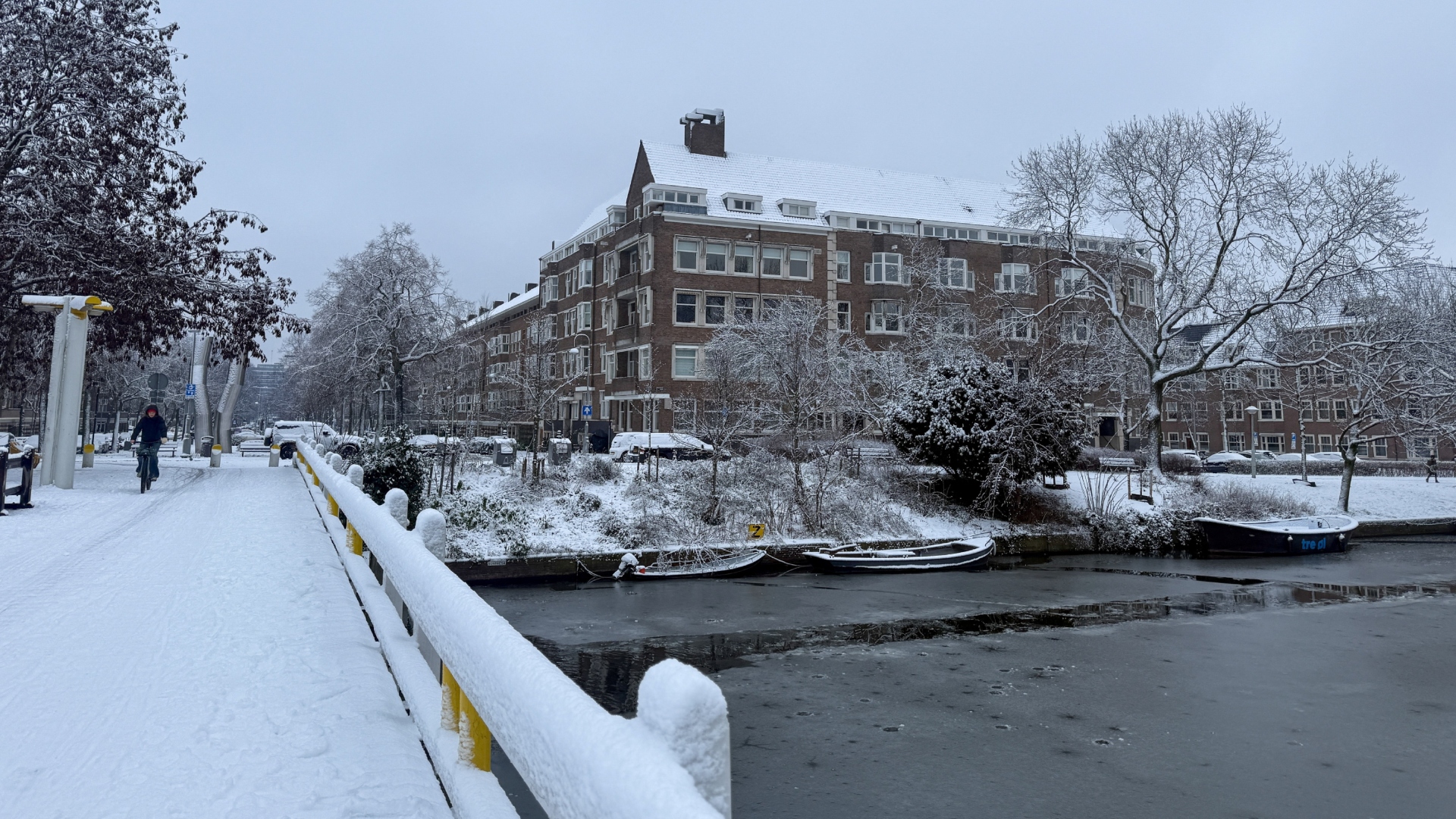 Σφοδρή χιονόπτωση σε Γαλλία, Ολλανδία, Βρετανία: Ακυρώθηκαν πτήσεις και δρομολόγια τρένων-1