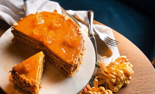 αμυγδαλόπιτα-με-μανταρίνι-σε-μορφή-layer-cake-564016039