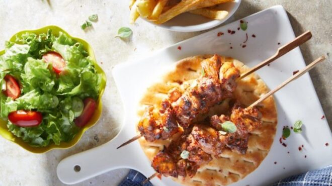 αρνίσια-σουβλάκια-πικάντικα-564051199