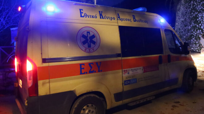 νέα-σμύρνη-τροχαίο-ατύχημα-με-δύο-τραυ-564012439