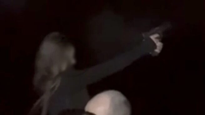 ελ-ασ-ερευνα-για-βίντεο-με-γυναίκα-αστ-564009142