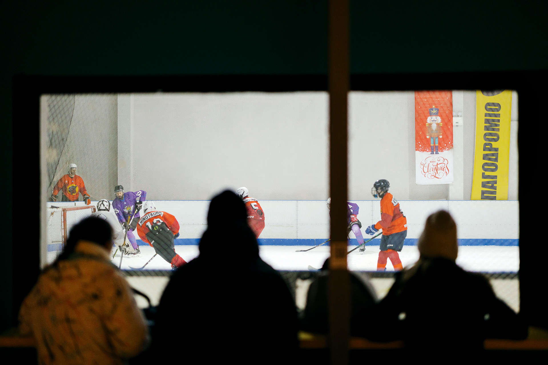 Σε έναν αγώνα ice hockey, στο παγοδρόμιο του Ελαιώνα-3