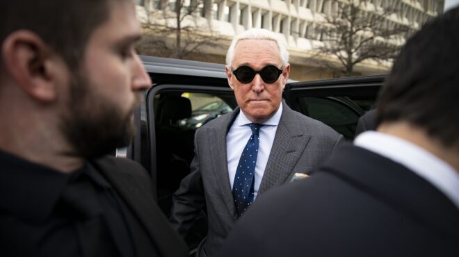 ρότζερ-στόουν-στην-κ-ο-τραμπ-είναι-ρε-564053395