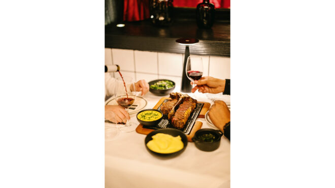 για-porterhouse-από-αμερικανικό-black-angus-στο-κολωνάκι-564036607